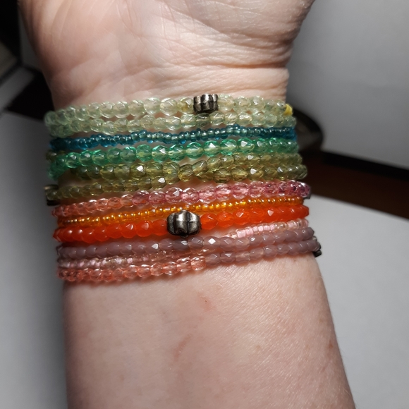 Bracelets - Picture 2 of 8
